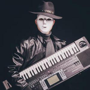 51杏子鱼子酱储小兰的背景与经历
