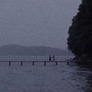 51杏子鱼子酱储小兰的背景与经历
