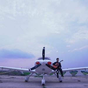 51杏子鱼子酱储小兰的背景与经历
